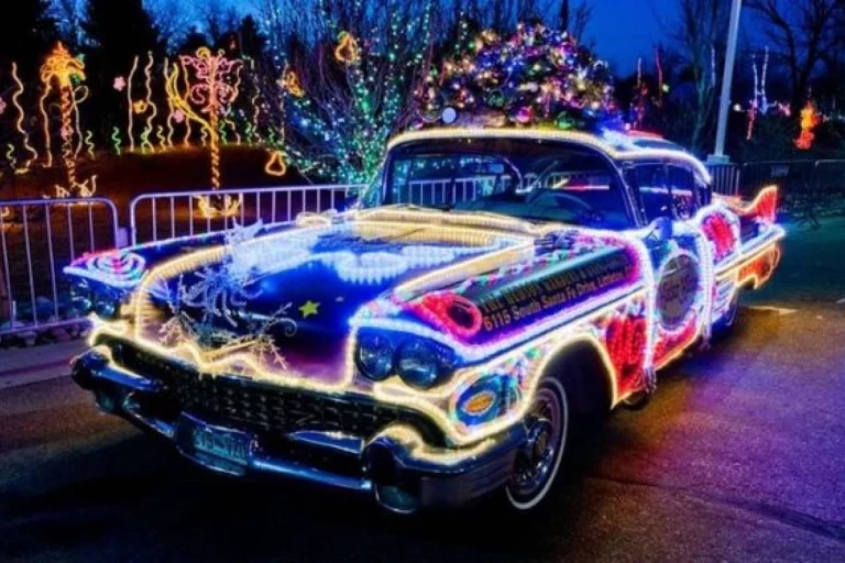 Si eres de adornar el coche por Navidad, esto es lo que la DGT dice al respecto