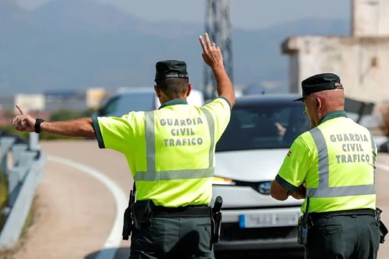El impresionante resultado de los ‘macrocontroles’ de la Guardia Civil de Tráfico tras las cenas de empresa: Para enmarcar