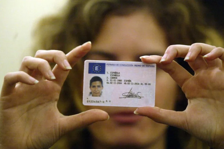 Si tu nombre aparece en esta lista la DGT podría quitarte el carnet el próximo 1 de enero de 2025