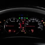 Testigo rayo ETC en el coche: qué significa y por qué ignorarlo te acaba costando 300 euros en el taller