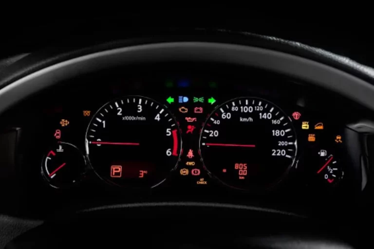 La sencilla manera de apagar el testigo de luz de presión de neumáticos: te lleva un minuto