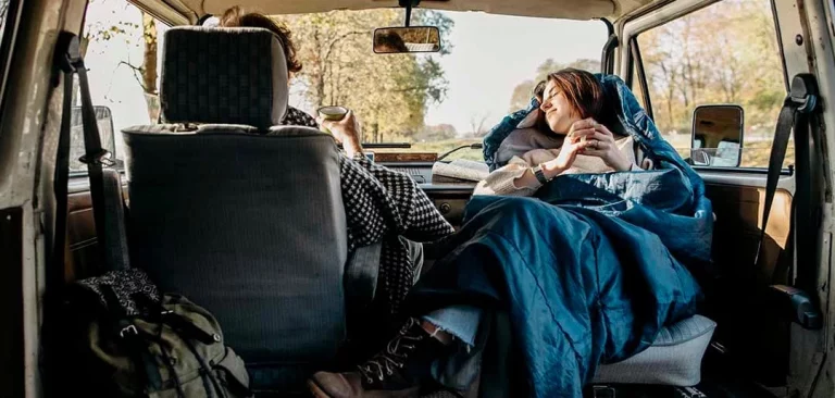 La respuesta de la DGT a la pregunta de: ¿Se puede dormir en el coche?