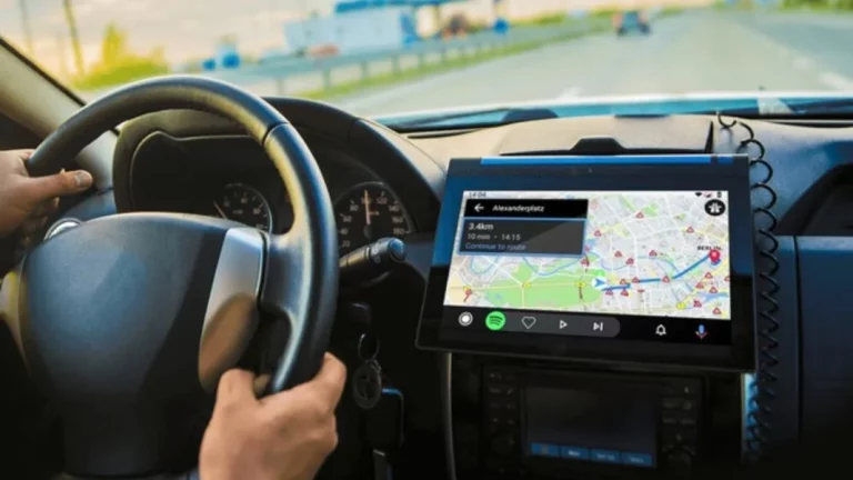 La forma correcta de hacerte invisible cuando utilizas Waze