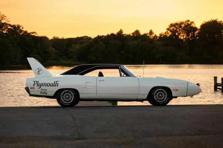 ¿Quieres el Plymouth Superbird de Petty? Mecum lo saca a subasta