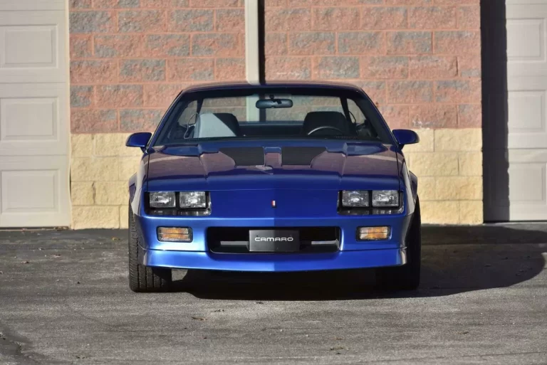 Rejuvenecer 35 años pasa por este Chevrolet Camaro sin estrenar y que no será nada barato