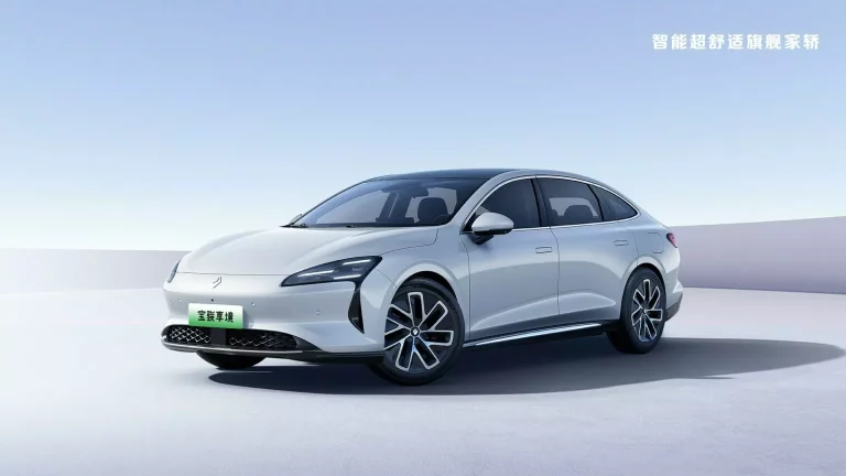 Baojun Xiang Jing: La berlina premium a precio de utilitario