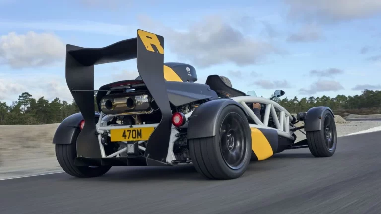 Ariel Atom 4R: En tiempos de un McLaren 675LT, con la mitad de cilindros