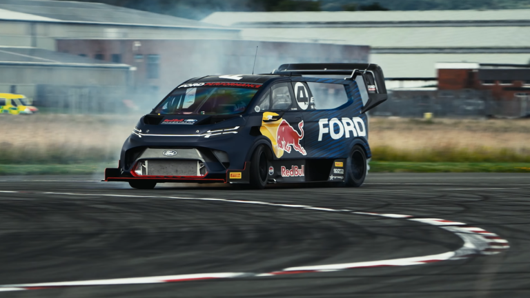 Ford SuperVan 4.2: La furgoneta que se queda al rebufo de los Fórmula 1