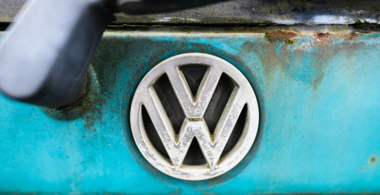 Volkswagen y Stellantis de desploman en Bolsa: Sus eléctricos tienen la culpa