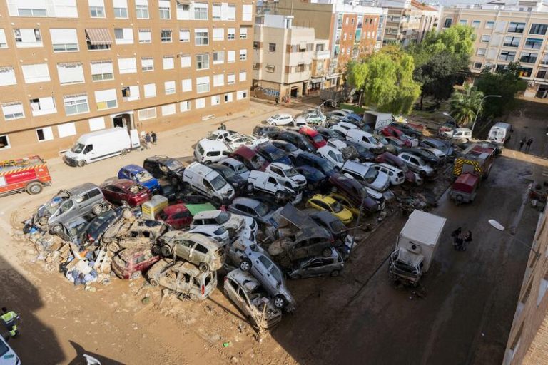 La impresionante cifra de coches afectados por la DANA que se han llevado a reciclaje: La mitad de los eléctricos vendidos en 2024