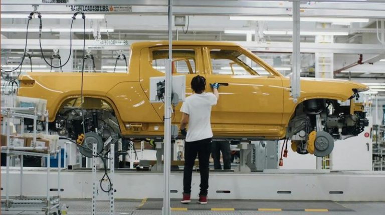 Rivian, la marca de SUV y pick-up eléctricos, pone la directa superando sus expectativas