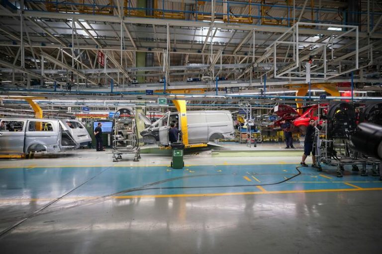 La planta que Mercedes-Benz tiene en Vitoria vuelve a su velocidad de crucero