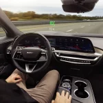Cadillac estrena actualización OTA en sus eléctricos: interfaz renovada, HUD mejorado y perfil de conductor