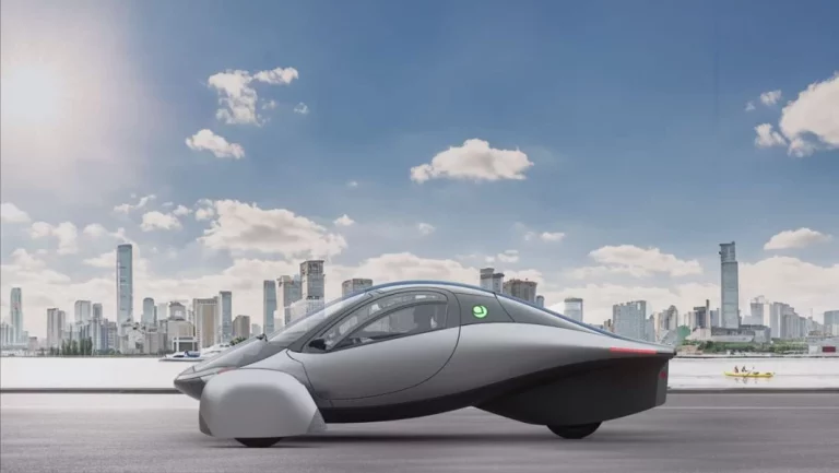 Aptera y Pininfarina presentan en el CES un coche solar eléctrico
