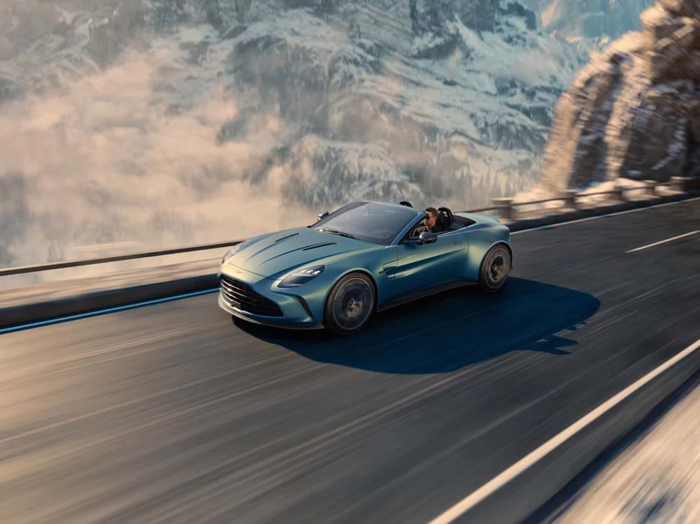 Aston Martin Vantage Roadster 2025 (1)
