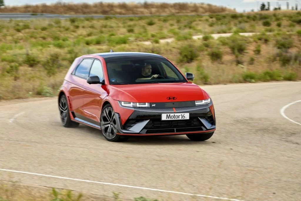 Hyundai Ioniq 5 N: el primer eléctrico que simula un cambio manual y suena como un gasolina 1 Motor16 Hyundai Ioniq 5 N 16 Motor16