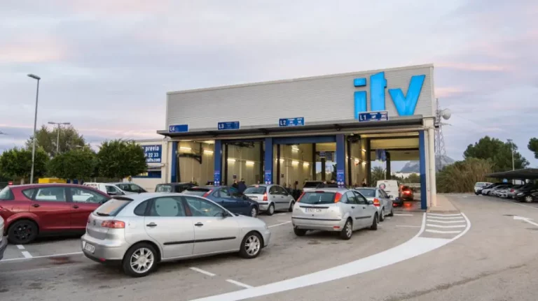 Si tu coche está en esta lista tendrá que enfrentarse a la ITV por primera vez en 2025