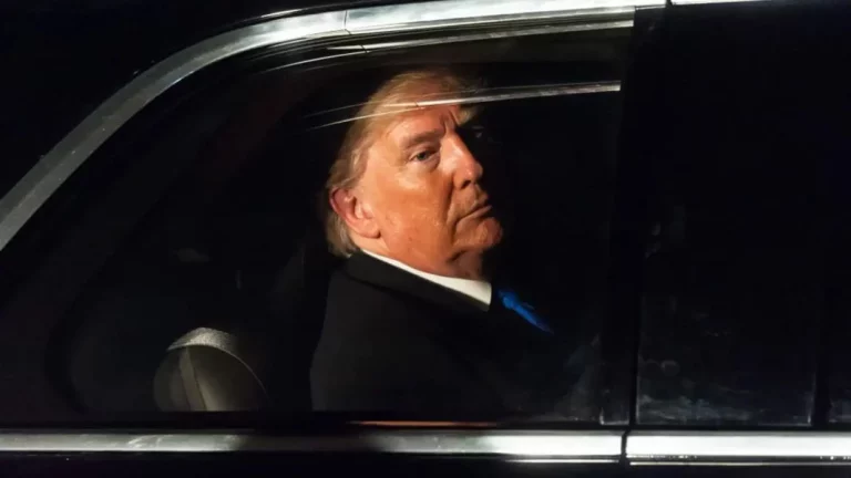 Ametralladoras y lanzallamas: el nuevo coche de Donald Trump como presidente de Estados Unidos