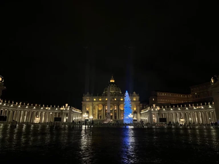 Un árbol de Navidad de 29 metros para el Papa y el viaje de un camión MAN para llevarlo al Vaticano
