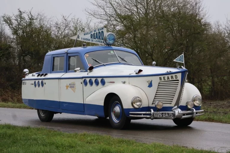 La curiosa historia del coche yate, el inventor del bikini y el carrocero del Tiburón