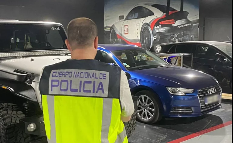 ‘Parece la colección de un millonario’: La Policía flipa con los coches incautados a esta banda