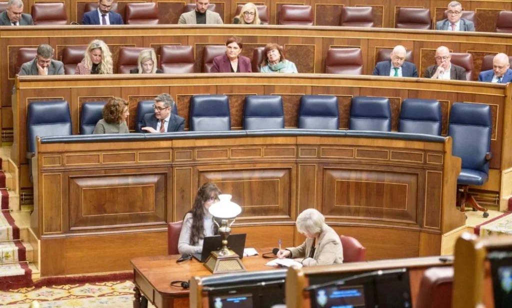 El sector del automóvil se echa a temblar: Así serán las ayudas para coches eléctricos en 2026 113 Motor16 las ayudas para el automóvil eléctrico van a cambiar