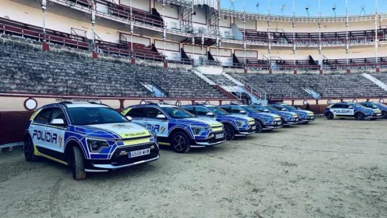 Híbridos y blindados: Así son los 9 coches que estrena la Policía en esta localidad gaditana