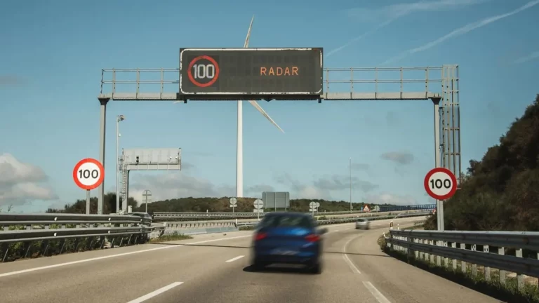 Error radar confunde Audi con camión multa: 175 euros por solo 8 km/h en Alemania