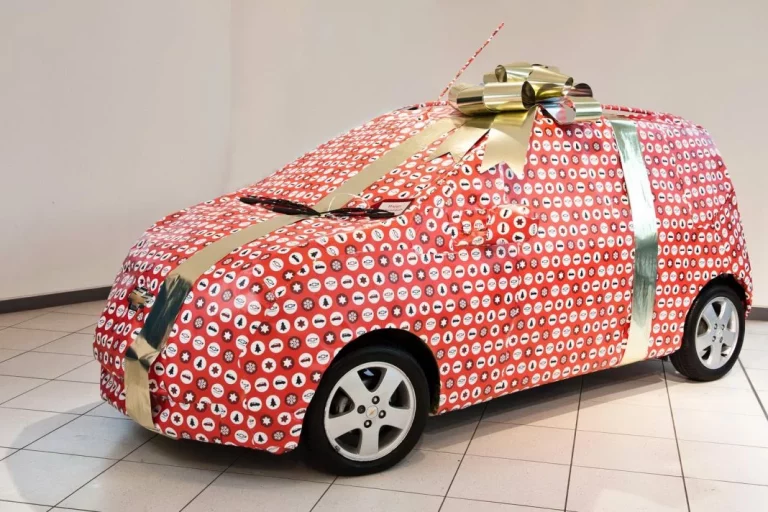 La DGT te va a multar si llevas así los regalos de Reyes en el coche