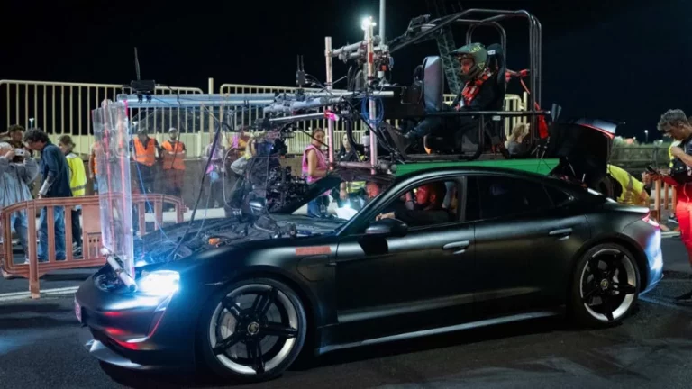 El Porsche Taycan Turbo se luce en la película Juego de ladrones 2: Pantera