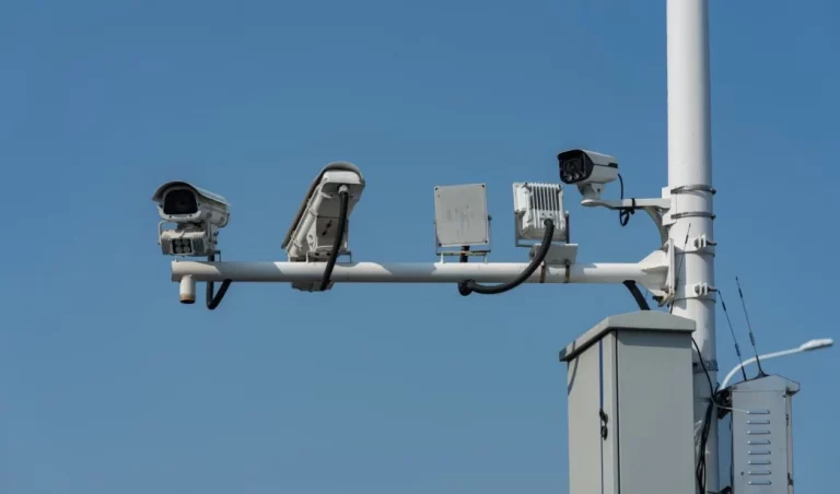 Un radar le ‘caza’ triplicando el límite de velocidad en varias ocasiones y jamás le va a llegar una multa: Esta es la razón