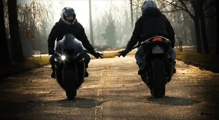 Las nuevas normas que la DGT acaba de imponer a los motoristas con la llegada de 2025