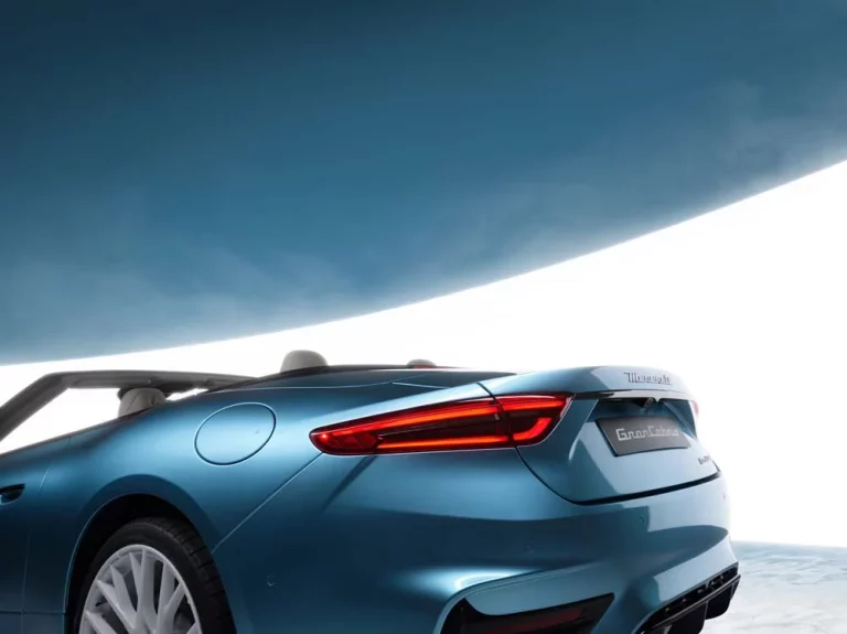 Maserati completa la gama GranCabrio en el hielo de St. Moritz