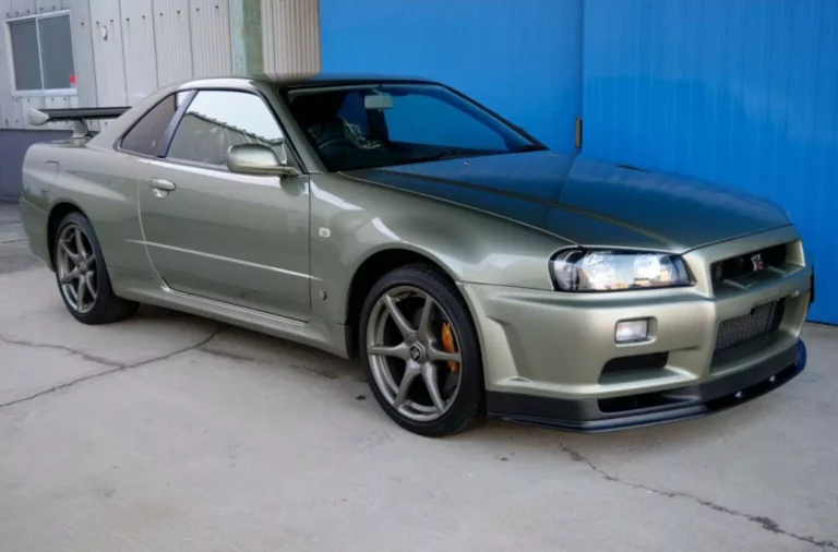 Cuando estrenar un Nissan GT-R R34 se paga a precio de 18 Nissan Qashqai