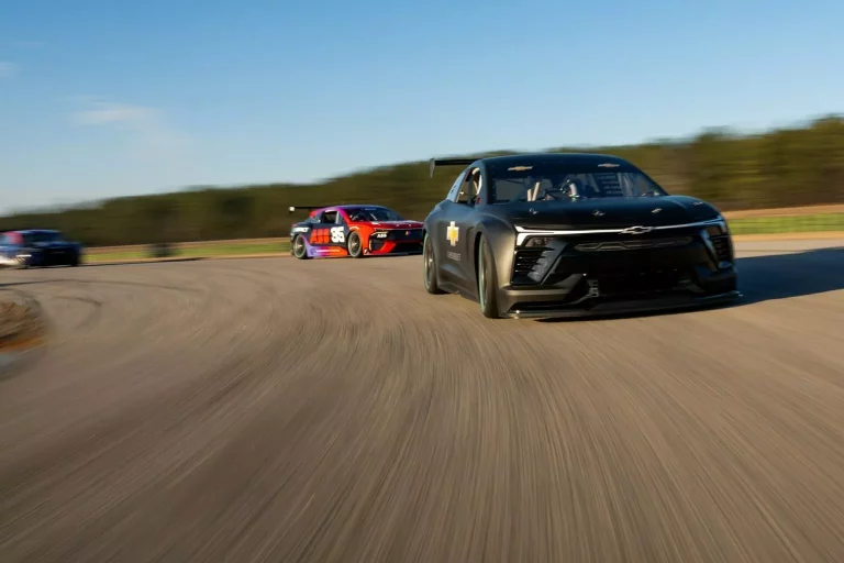 Si la NASCAR fuera eléctrica, este salvaje Chevrolet Blazer con 1.300 CV saldría a ganar