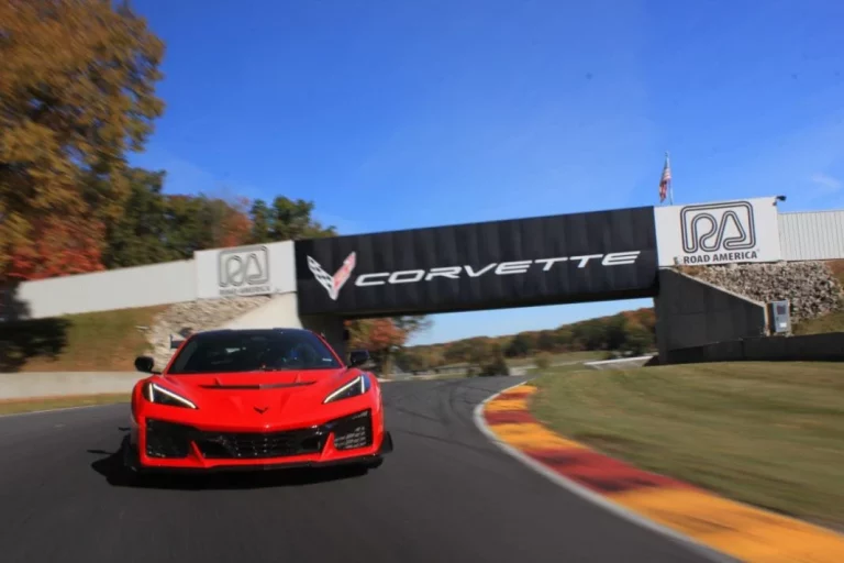 Chevrolet Corvette ZR1: Pisa EE.UU. con cinco récord bajo el acelerador
