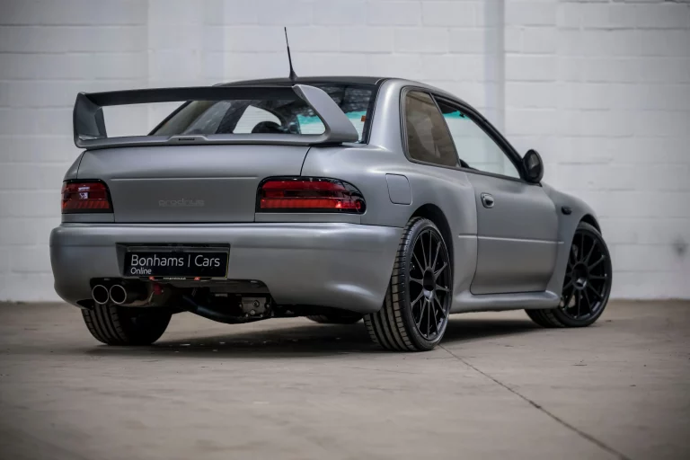 Uno de los 25 Subaru Impreza 22B que Prodrive volvió a construir se ha vendido por una fortuna