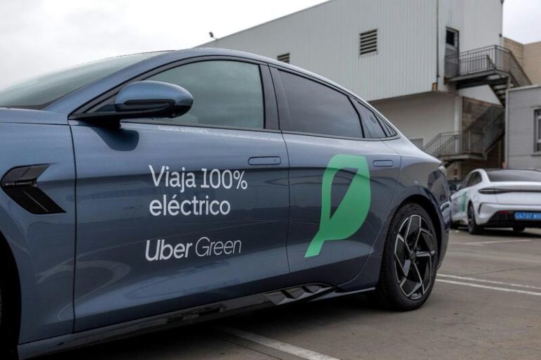 Endesa y Uber cierran filas para que te muevas en coche eléctrico