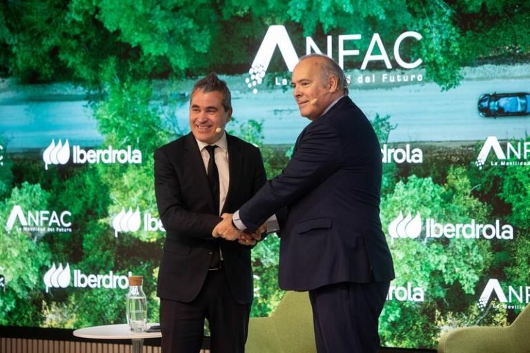 Iberdrola y Anfac cierran filas para descarbonizar el sector de automóvil