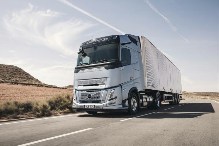 De cada 100 camiones pesados vendidos en 2024 en Europa, 18 eran Volvo Trucks