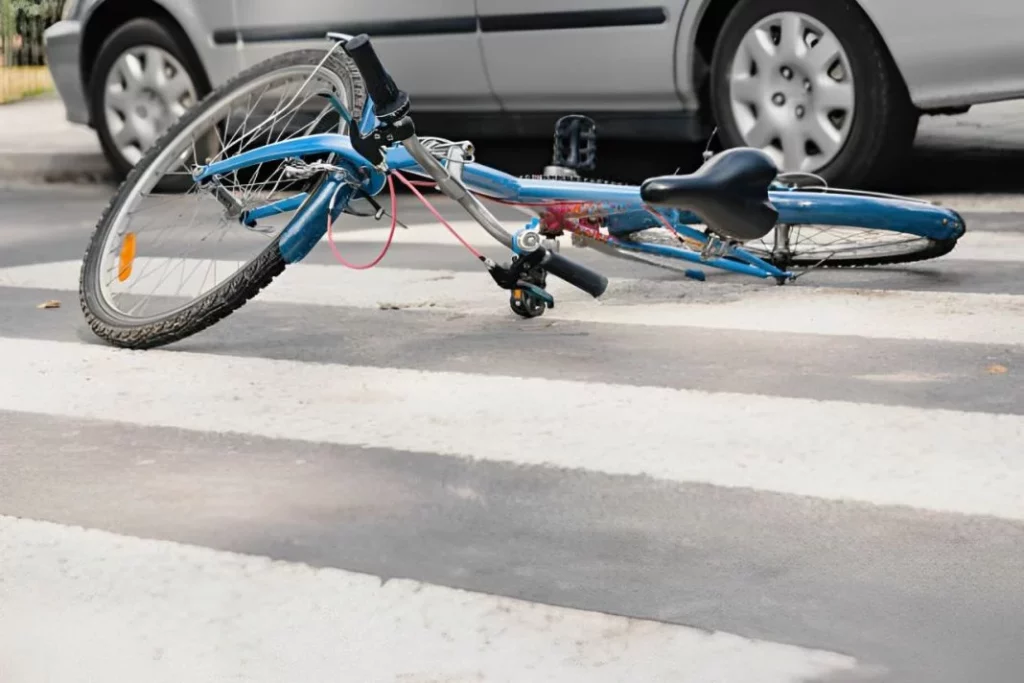 Así funciona el asistente de salida segura (SEA) que bloquea la puerta ante un ciclista 1 Motor16 Bicicleta ciclista paso peatones accidente 11 Motor16