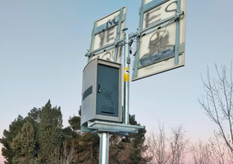 La multa por romper un radar de la DGT tiene seis dígitos