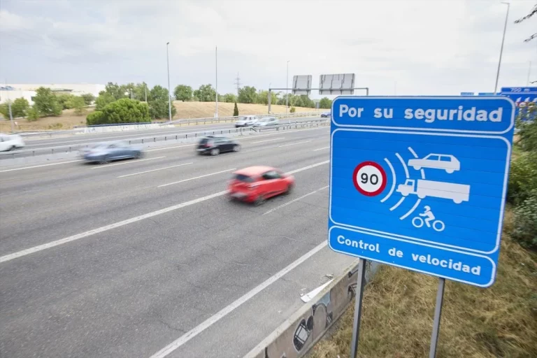 Si conduces por Cataluña es complicado que este radar no te haya multado: ‘Dispara’ cada 3 minutos