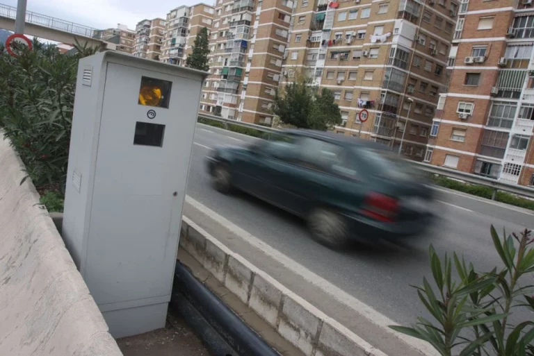 La DGT investiga la vandalización en siete radares: esto es a lo que se enfrentan los autores