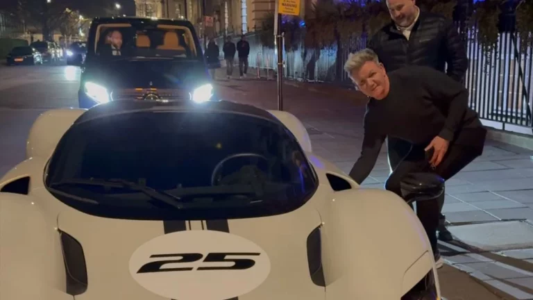 El impresionante coche de 4 millones que comparte Gordon Ramsay con Carlos Sainz y Charles Leclerc
