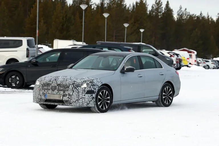 El Mercedes Clase C W206 recibirá su primera actualización este mismo año