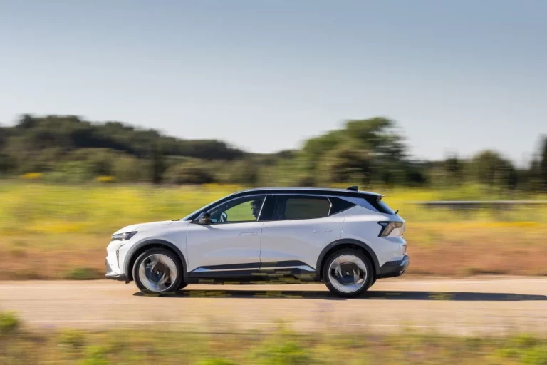 Prueba del Renault Scenic E-Tech 220 CV gran autonomía Iconic