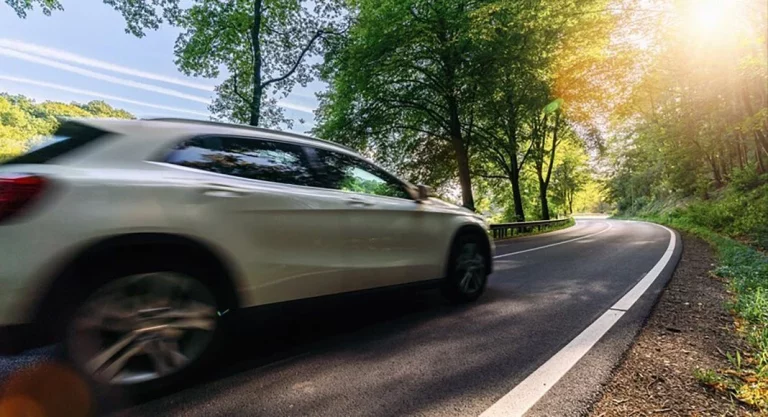 6 consejos para conducir de forma segura y ahorrar hasta la última gota de gasolina