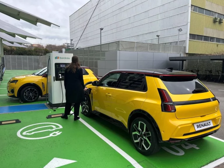 CAE: el descuento de Renault e Iberdrola si cambias tu coche de combustión por uno eléctrico