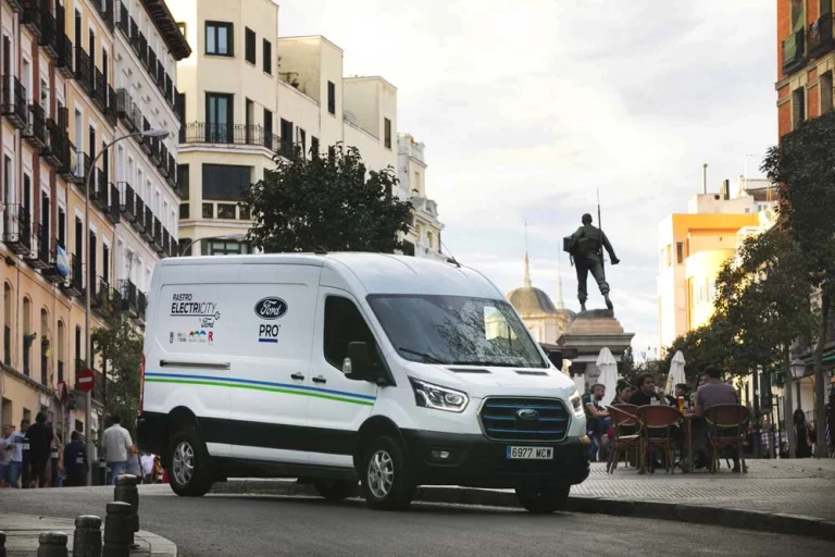 Ford renueva su compromiso eléctrico con los comerciantes del centro de Madrid
